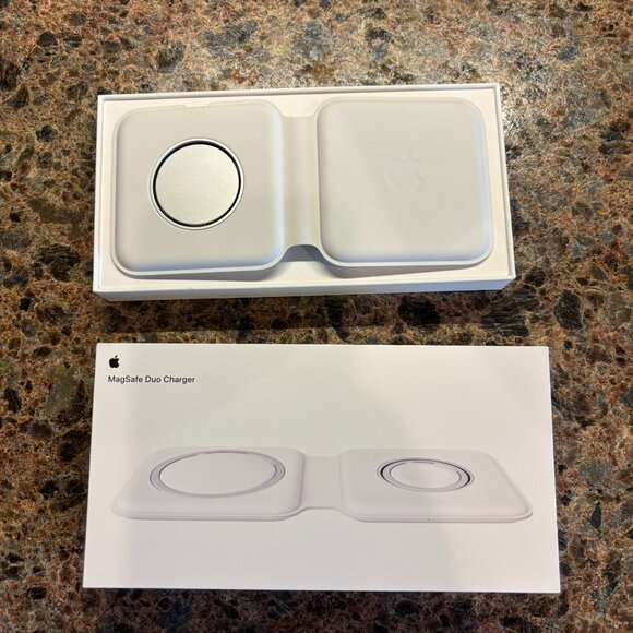 Apple MHXF3AM/A MagSafe Duo Charger Model A2458 - Picture 5 of 6